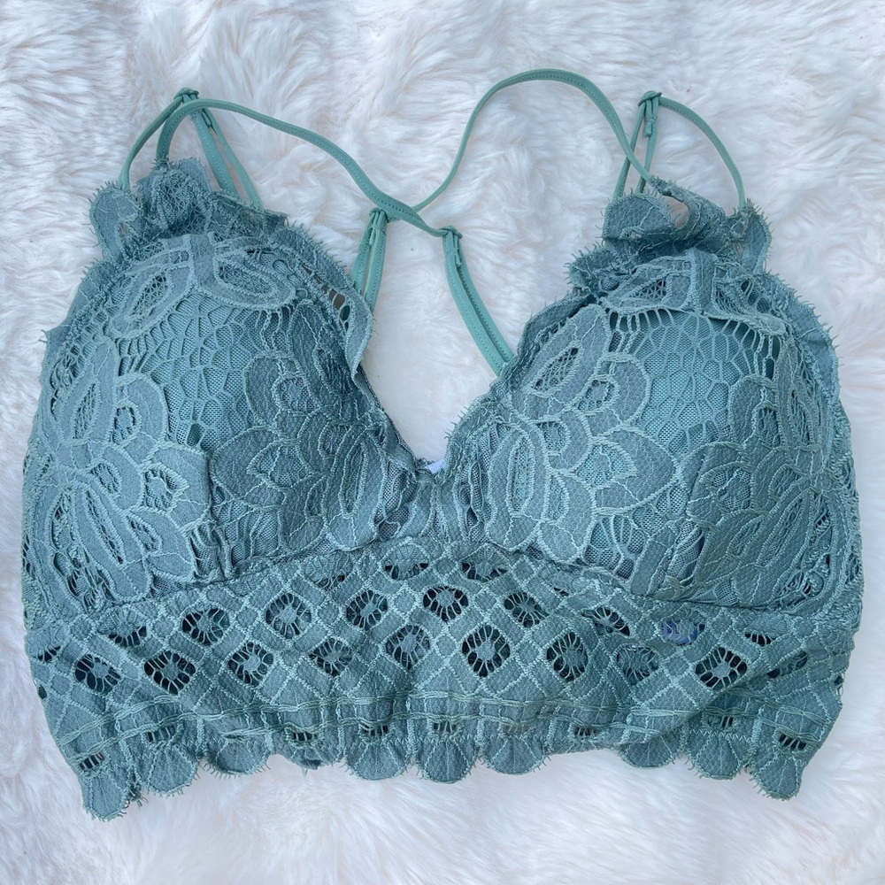 NANAMACS CROSS BACK LACE BRALETTE